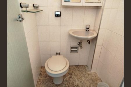 Apartamento à venda com 92m², 2 quartos e 1 vaga Apartamento à venda com 92m², 2 quartos e 1 vagaBanheiro de serviço