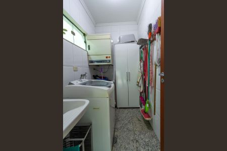 Casa à venda com 300m², 3 quartos e 4 vagas Casa à venda com 300m², 3 quartos e 4 vagasÁrea de Serviço