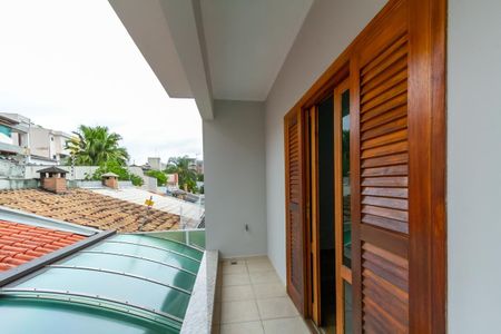 Casa à venda com 300m², 3 quartos e 4 vagas Casa à venda com 300m², 3 quartos e 4 vagasVaranda da Suíte 1