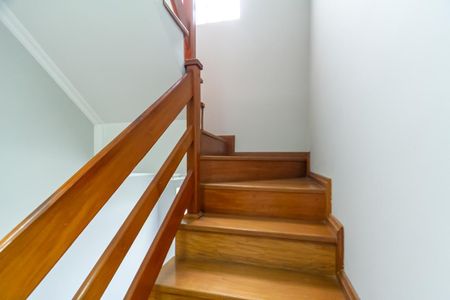 Casa à venda com 300m², 3 quartos e 4 vagas Casa à venda com 300m², 3 quartos e 4 vagasEscada