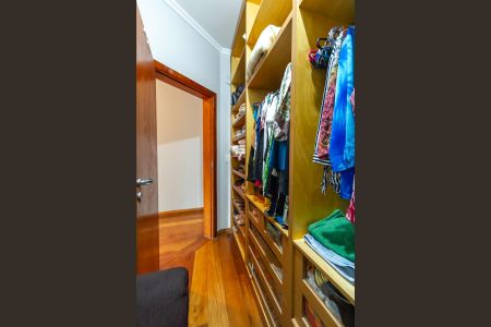 Casa à venda com 300m², 3 quartos e 4 vagas Casa à venda com 300m², 3 quartos e 4 vagasCloset da Suíte 3