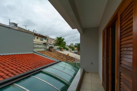 Casa à venda com 300m², 3 quartos e 4 vagas Casa à venda com 300m², 3 quartos e 4 vagasVaranda da Suíte 1