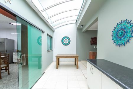 Casa à venda com 300m², 3 quartos e 4 vagas Casa à venda com 300m², 3 quartos e 4 vagasQuintal e Churrasqueira