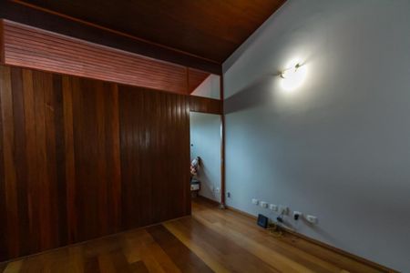 Casa à venda com 300m², 3 quartos e 4 vagas Casa à venda com 300m², 3 quartos e 4 vagasSótão