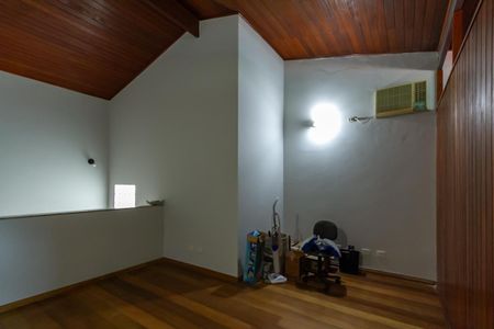 Casa à venda com 300m², 3 quartos e 4 vagas Casa à venda com 300m², 3 quartos e 4 vagasSótão