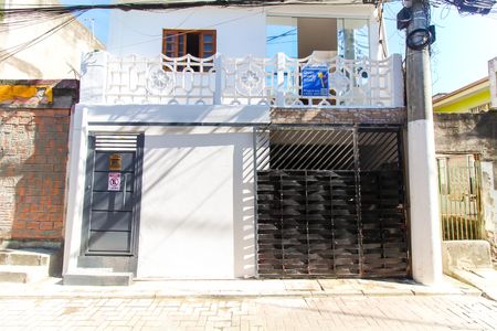 Casa à venda com 156m², 2 quartos e sem vaga Casa à venda com 156m², 2 quartos e sem vagaFachada + Placa