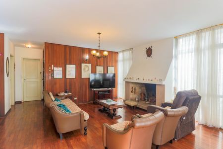 Casa à venda com 250m², 4 quartos e 4 vagasSala