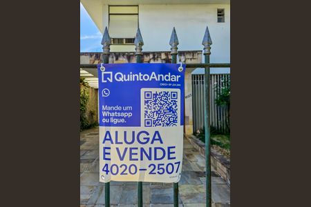 Casa à venda com 250m², 4 quartos e 4 vagasFachada