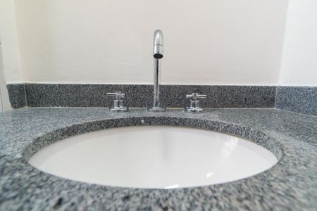 Apartamento à venda com 112m², 2 quartos e 2 vagas Apartamento à venda com 112m², 2 quartos e 2 vagasBanheiro da Suíte Detalhe