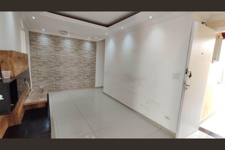 Sala de casa de condomínio para alugar com 2 quartos, 120m² em Vila das Nacoes, Ferraz de Vasconcelos