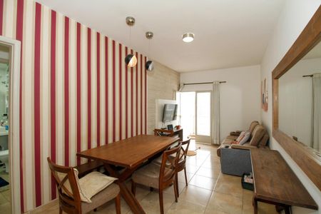 Apartamento à venda com 71m², 2 quartos e 1 vaga Apartamento à venda com 71m², 2 quartos e 1 vagaSala