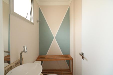 Apartamento para alugar com 150m², 3 quartos e 2 vagas Apartamento para alugar com 150m², 3 quartos e 2 vagasBanheiro da Área de Serviço