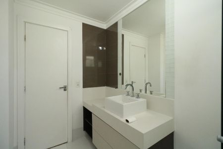 Apartamento para alugar com 150m², 3 quartos e 2 vagas Apartamento para alugar com 150m², 3 quartos e 2 vagasBanheiro Social