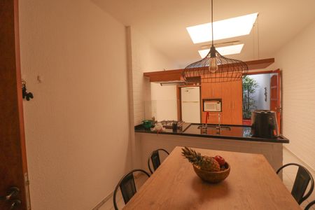 Casa à venda com 230m², 3 quartos e 5 vagas Casa à venda com 230m², 3 quartos e 5 vagasCozinha e Área de Serviço