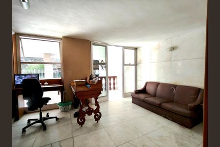 Apartamento à venda com 200m², 4 quartos e 1 vaga Apartamento à venda com 200m², 4 quartos e 1 vagaFachada e portaria