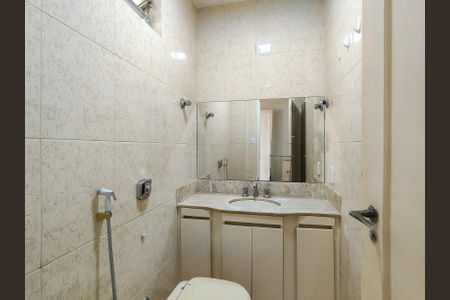 Apartamento à venda com 200m², 4 quartos e 1 vaga Apartamento à venda com 200m², 4 quartos e 1 vagaBanheiro Corredor