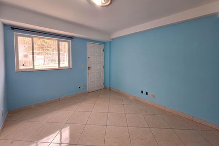 Casa à venda com 100m², 3 quartos e 1 vaga Casa à venda com 100m², 3 quartos e 1 vagaSala