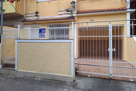 Casa à venda com 100m², 3 quartos e 1 vaga Casa à venda com 100m², 3 quartos e 1 vagaFachada
