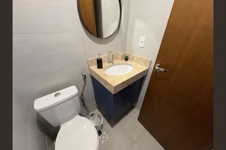 Apartamento para alugar com 72m², 2 quartos e 1 vaga Apartamento para alugar com 72m², 2 quartos e 1 vagaBanheiro social