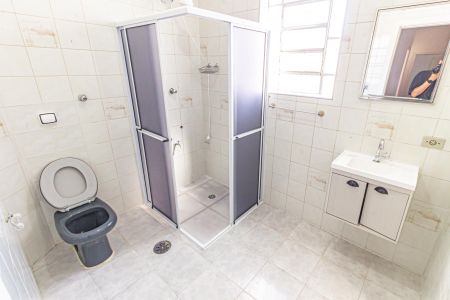 Casa para alugar com 99m², 3 quartos e 1 vaga Casa para alugar com 99m², 3 quartos e 1 vagaBanheiro social