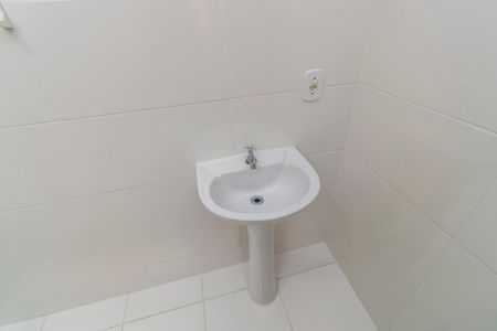 Banheiro Social de casa para alugar com 1 quarto, 65m² em Penha, Rio de Janeiro