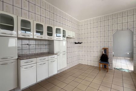 Casa para alugar com 250m², 3 quartos e 3 vagasCozinha 2