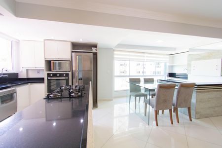 Apartamento para alugar com 194m², 3 quartos e 2 vagasCopa