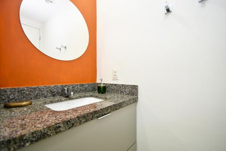 Banheiro de kitnet/studio para alugar com 1 quarto, 25m² em Pinheiros, São Paulo