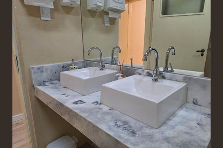 Casa para alugar com 161m², 4 quartos e 2 vagasBanheiro