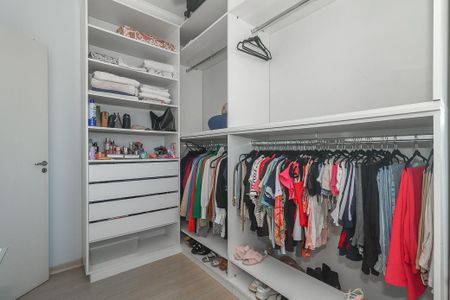 Apartamento para alugar com 74m², 3 quartos e 1 vagaCloset