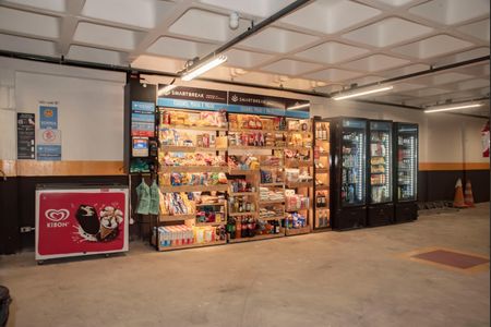 Apartamento para alugar com 66m², 2 quartos e 1 vaga Apartamento para alugar com 66m², 2 quartos e 1 vagaÁrea comum - Loja de conveniência