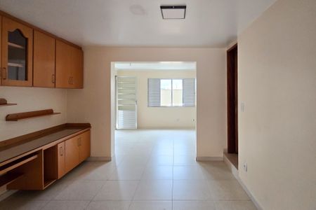 Casa à venda com 232m², 3 quartos e 3 vagas Casa à venda com 232m², 3 quartos e 3 vagasQuarto de serviço