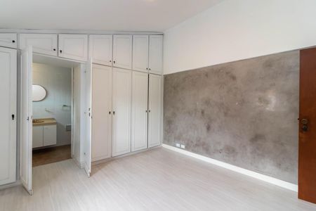 Casa à venda com 380m², 3 quartos e 4 vagasSuíte 2