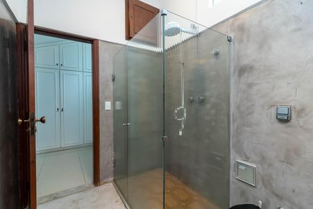 Casa à venda com 380m², 3 quartos e 4 vagasBanheiro da Suíte 1