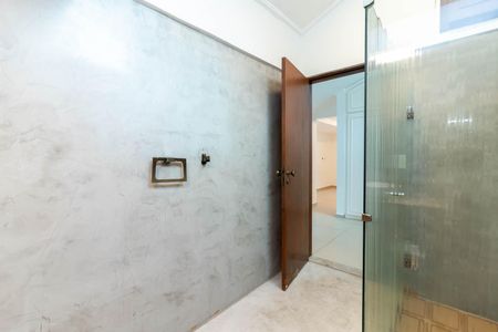 Casa à venda com 380m², 3 quartos e 4 vagasBanheiro da Suíte 1