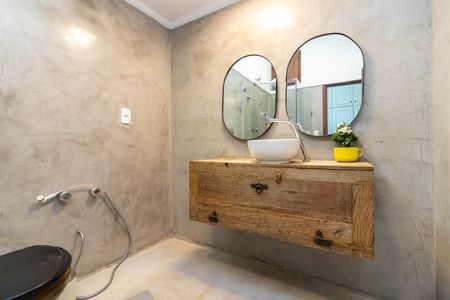 Casa à venda com 380m², 3 quartos e 4 vagasBanheiro da Suíte 1