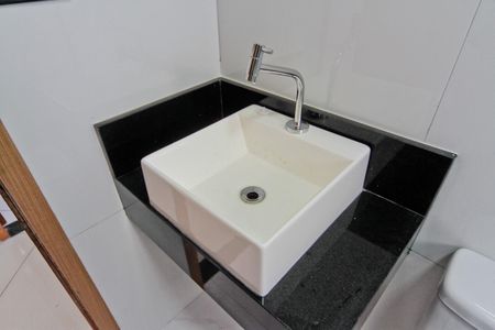 Apartamento à venda com 51m², 2 quartos e 1 vaga Apartamento à venda com 51m², 2 quartos e 1 vagaBanheiro