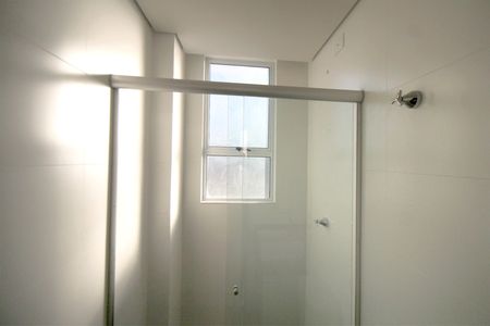 Banheiro da Suíte de apartamento à venda com 2 quartos, 54m² em Ana Lúcia, Belo Horizonte