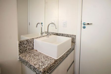 Apartamento à venda com 54m², 2 quartos e 2 vagasBanheiro da Suíte