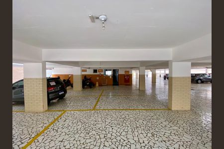Garagem de kitnet/studio para alugar com 1 quarto, 42m² em Canto do Forte, Praia Grande