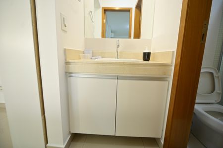 Studio para alugar com 50m², 1 quarto e 1 vaga Studio para alugar com 50m², 1 quarto e 1 vagaBanheiro