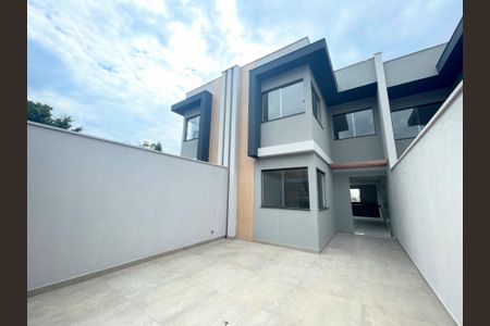Casa à venda com 160m², 3 quartos e 1 vagaFachada
