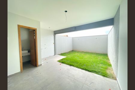 Casa à venda com 160m², 3 quartos e 1 vagaÁrea externa fundos