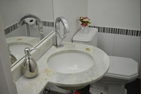 Casa à venda com 133m², 4 quartos e 3 vagasBanheiro de serviço