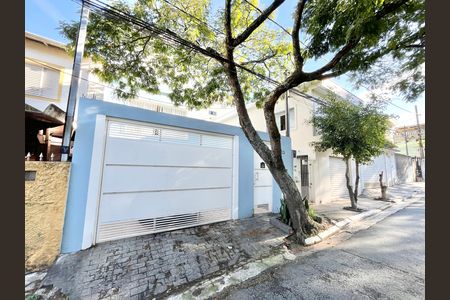 Casa para alugar com 180m², 3 quartos e 4 vagas Casa para alugar com 180m², 3 quartos e 4 vagasFachada