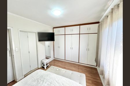 Casa para alugar com 180m², 3 quartos e 4 vagas Casa para alugar com 180m², 3 quartos e 4 vagasQuarto 1 - Suíte