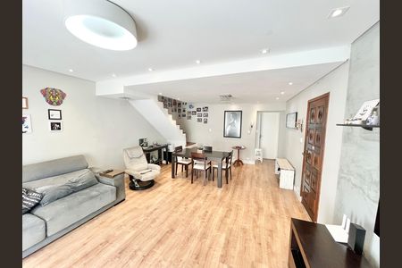 Casa para alugar com 180m², 3 quartos e 4 vagas Casa para alugar com 180m², 3 quartos e 4 vagasSala