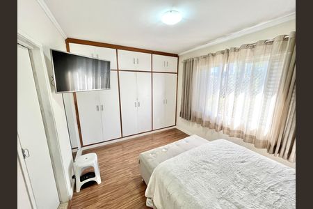 Casa para alugar com 180m², 3 quartos e 4 vagas Casa para alugar com 180m², 3 quartos e 4 vagasQuarto 1 - Suíte