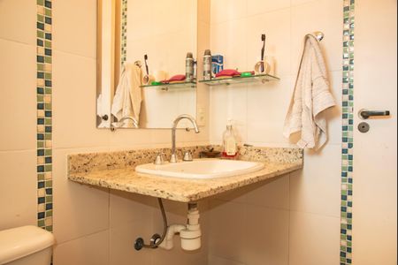 Casa à venda com 163m², 3 quartos e 2 vagasBanheiro da Suíte 1