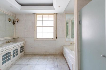 Apartamento para alugar com 280m², 2 quartos e 1 vaga Apartamento para alugar com 280m², 2 quartos e 1 vagaBanheiro da Suíte